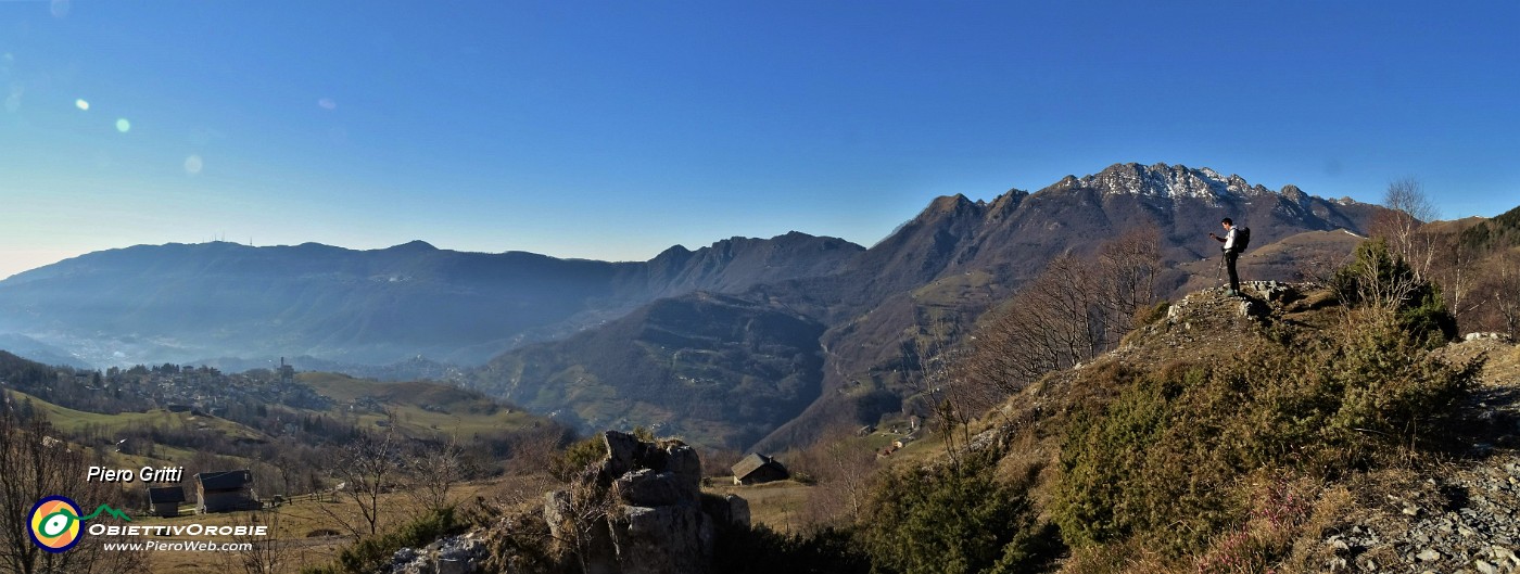 16 Bella vista panoramica sulla Valle Imagna e le sue montagne con il Resegone .jpg